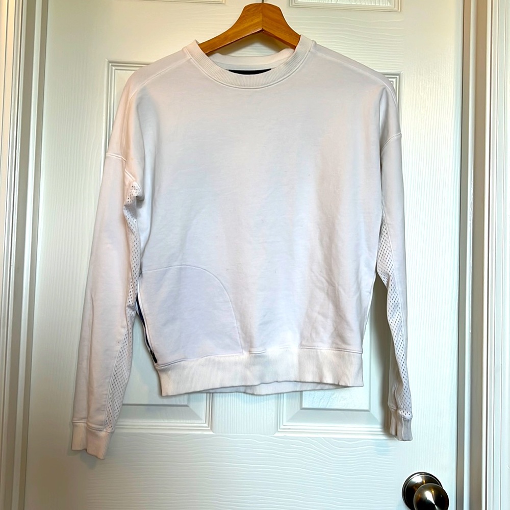 XS Under Armour white sweatshirt